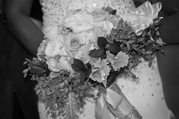 B&W 042