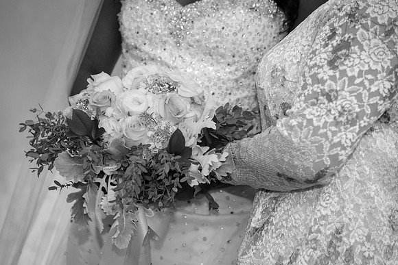 B&W 040